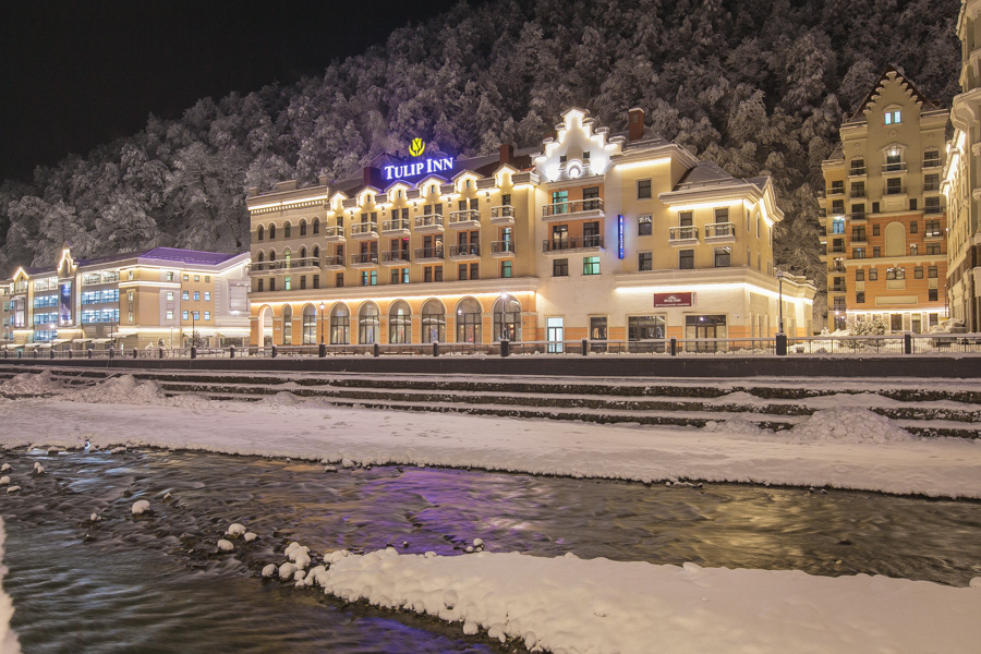 Отель tulip inn. Красная Поляна Tulip Inn Rosa Khutor. Отель Golden Tulip Rosa Khutor 4*. Красная Поляна Сочи Голден Тулип.